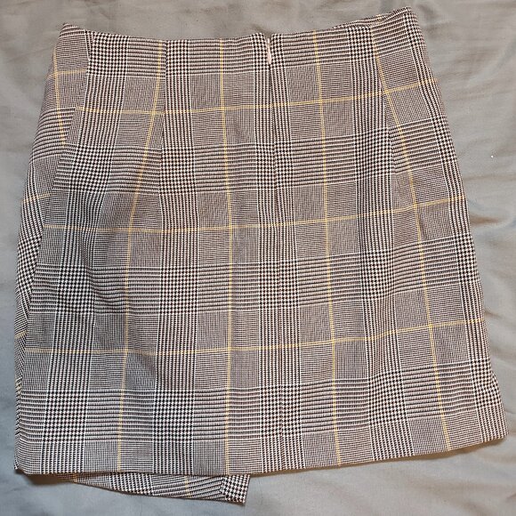VGUC Aritzia Babaton Jethro Wrap Mini Skirt in Plaid - Sz 4 - Picture 3 of 6